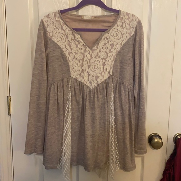 PERFECT LONG SLEEVE DETAILED TOP - Picture 1 of 4